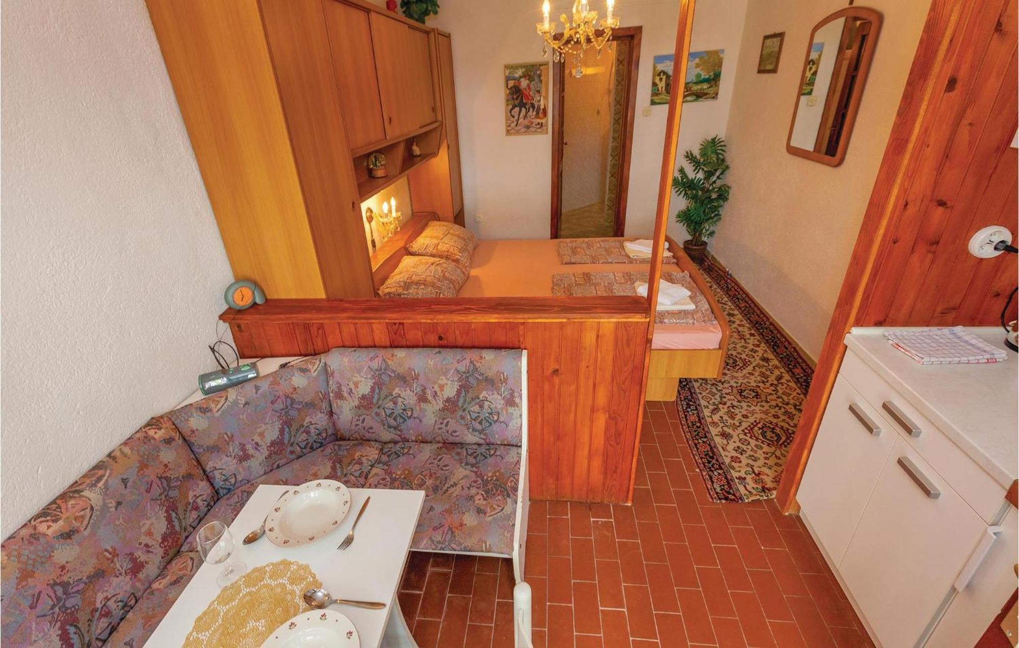 Stunning Apartment In Crikvenica With Kitchen 外观 照片