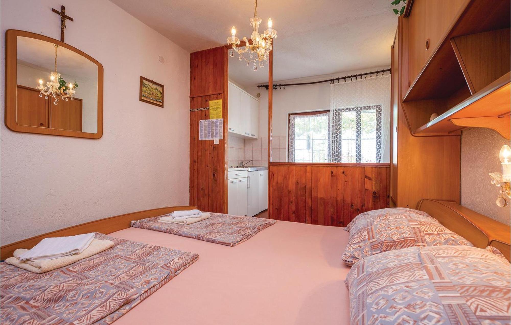 Stunning Apartment In Crikvenica With Kitchen 外观 照片