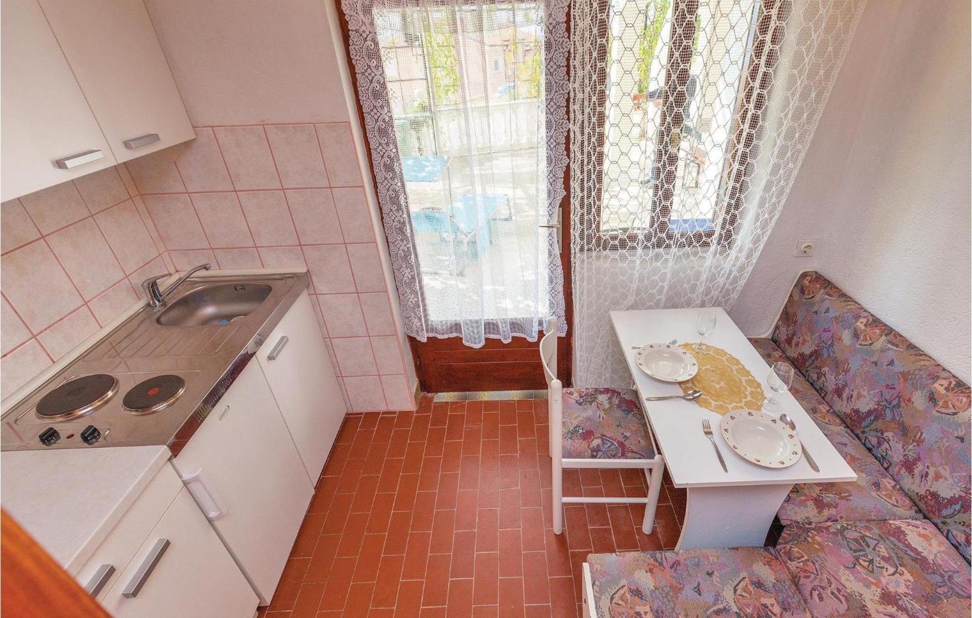 Stunning Apartment In Crikvenica With Kitchen 外观 照片