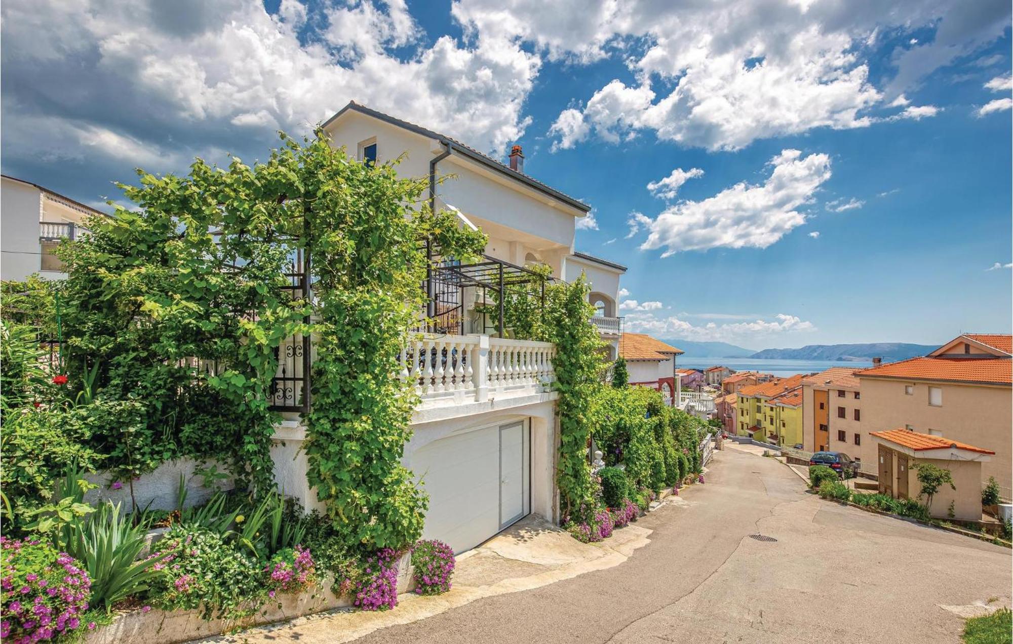 Stunning Apartment In Crikvenica With Kitchen 外观 照片