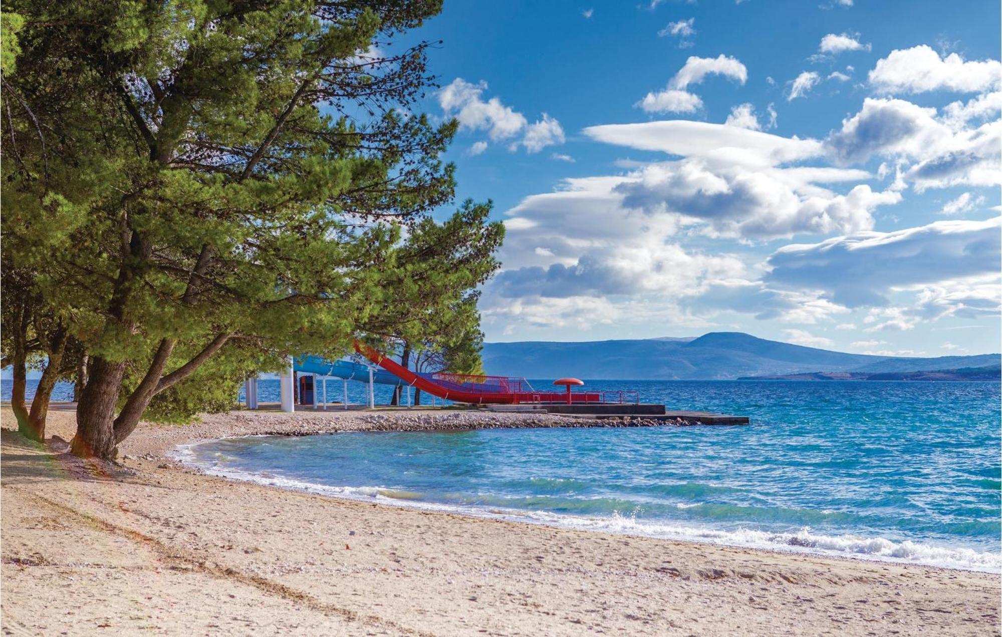 Stunning Apartment In Crikvenica With Kitchen 外观 照片